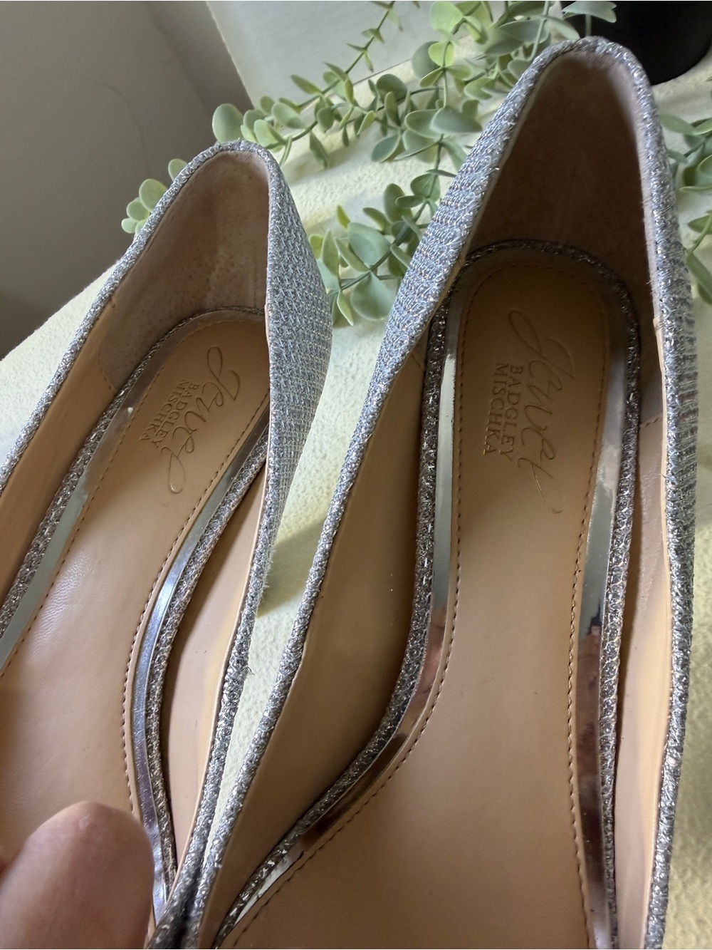 Jewel Badgley Mischka Silver Glitter Pumps Heels Size 7.5 Pointed Toe - Picture 8 of 13